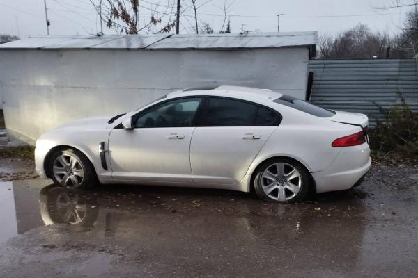 В Уфе обнаружили брошенный Jaguar со свердловскими номерами - Фото 1