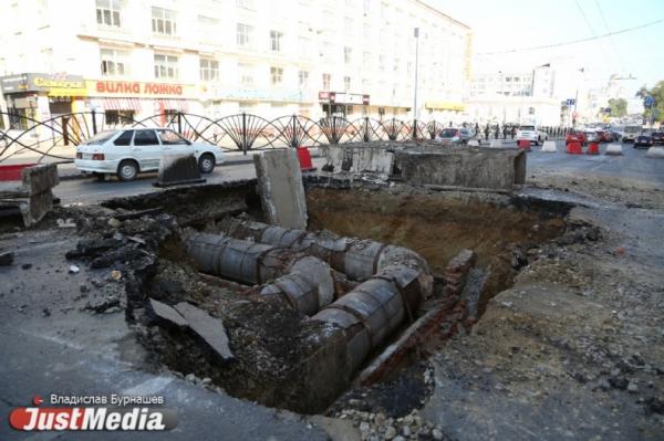Денис Паслер направил около 2,8 млрд рублей на обновление ЖКХ свердловских городов - Фото 1