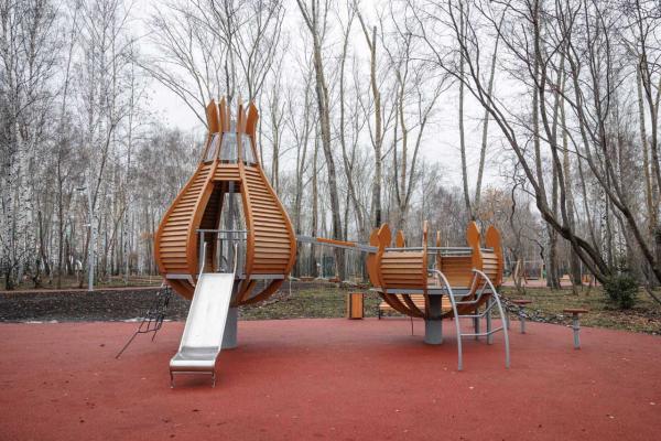 Алексей Орлов посмотрел, что уже сделали в парке 50-летия ВЛКСМ - Фото 1