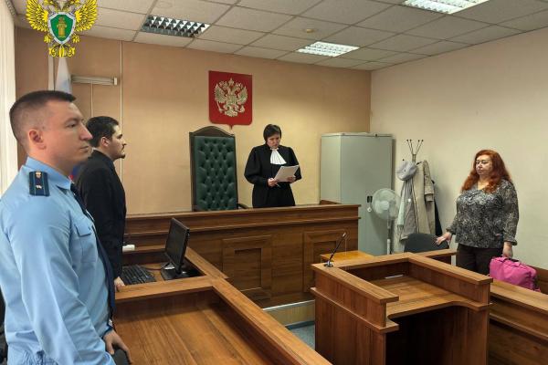 В Екатеринбурге отправили в колонию подростка, который резал ножом прохожих - Фото 1