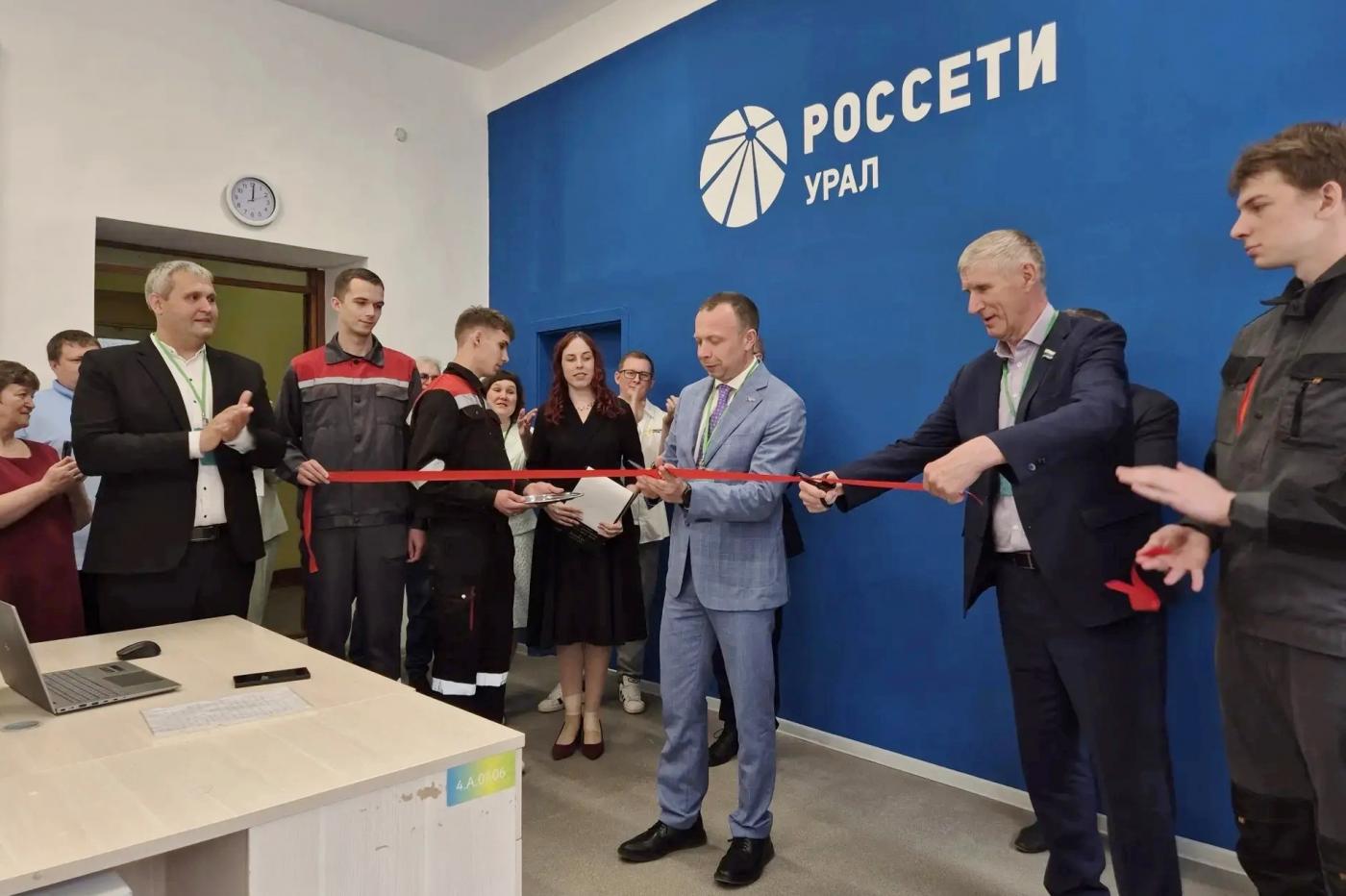 «Россети Урал» помогли оборудовать мастерскую и лабораторию в Красноуфимском аграрном колледже - Фото 1