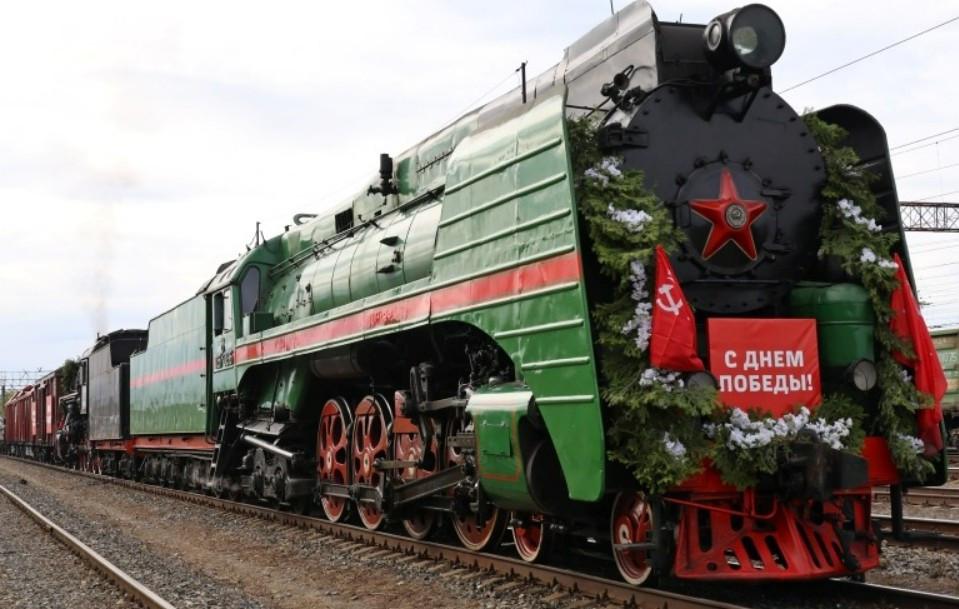 Более 110 тысяч человек приняли участие во встрече «Эшелона Победы» на станциях СвЖД в мае 2026 года  - Фото 1