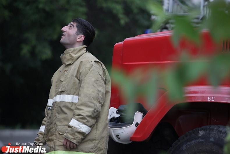 В жилой многоэтажке в районе Солнцево в Москве загорелись балконы - Фото 1