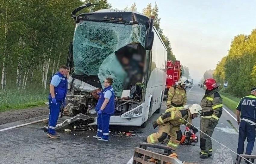 Прокуратура начала проверку по факту смертельного ДТП с вахтовым автобусом в Тюменской области - Фото 1