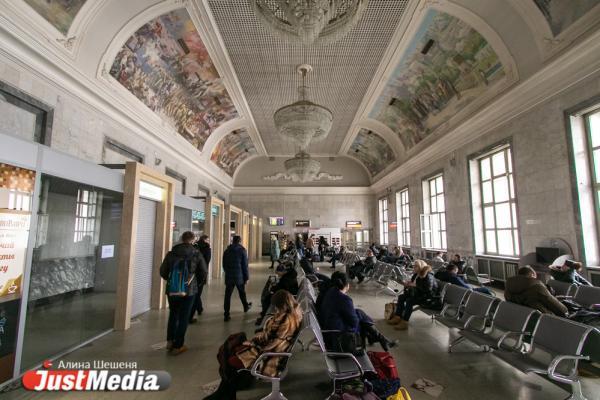 Ко Дню России СвЖД организовала для пассажиров на вокзалах праздничные мероприятия и активности  - Фото 1