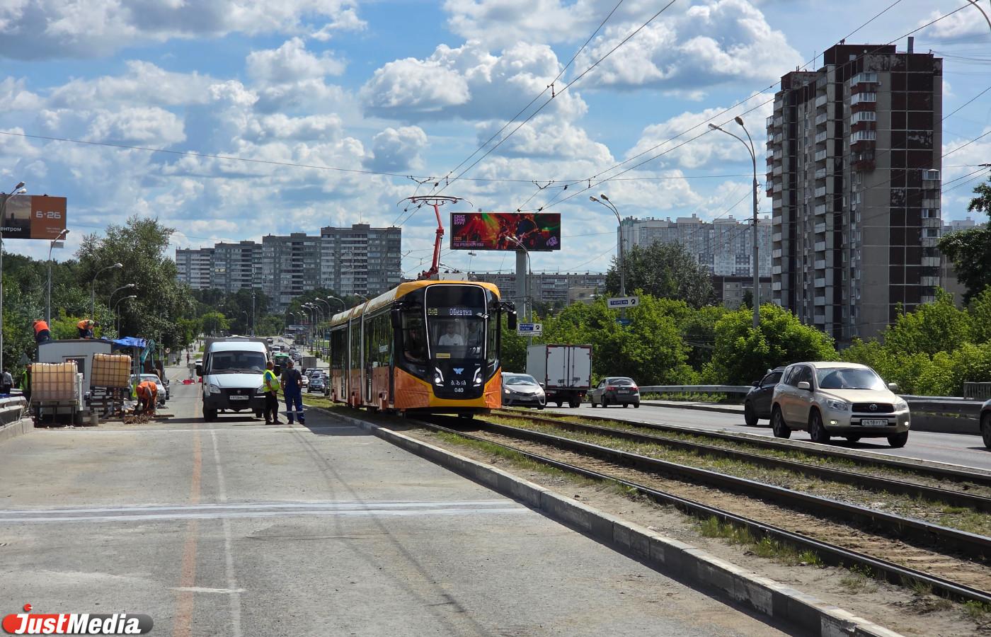 Алексей Орлов осмотрел Малышевский мост на ЖБИ, который отремонтировали на два месяца раньше графика - Фото 1