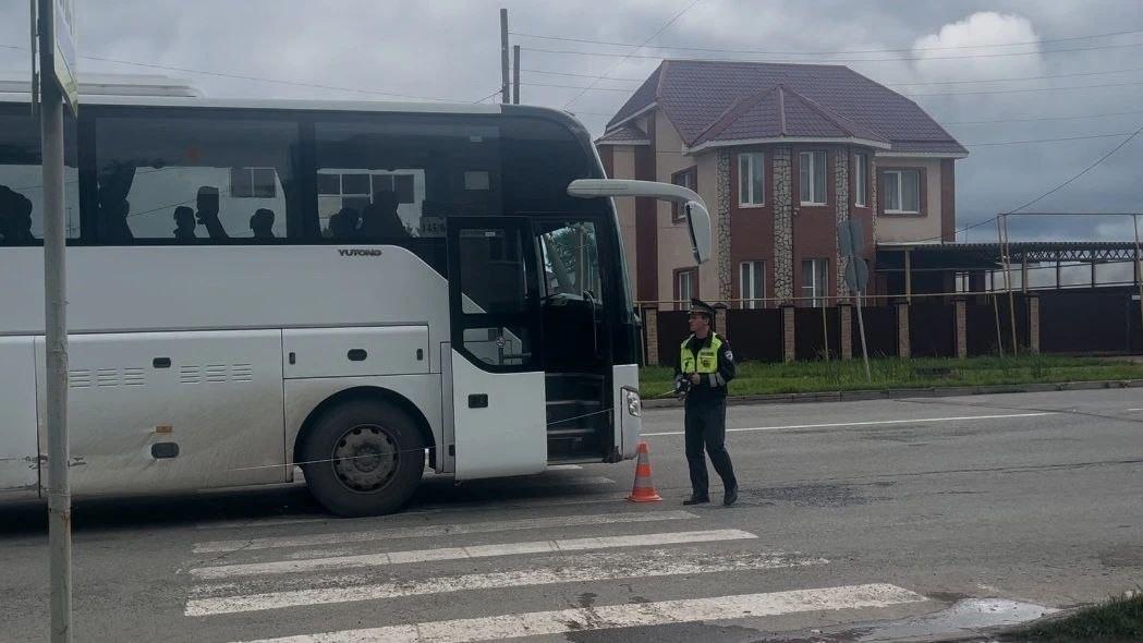 Пенсионерка пострадала при наезде автобуса в Полевском - Фото 1