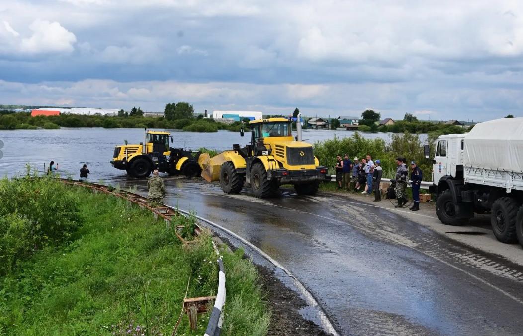 В Ирбитском МО под руководством Дениса Паслера продолжается ликвидация последствий паводка - Фото 1