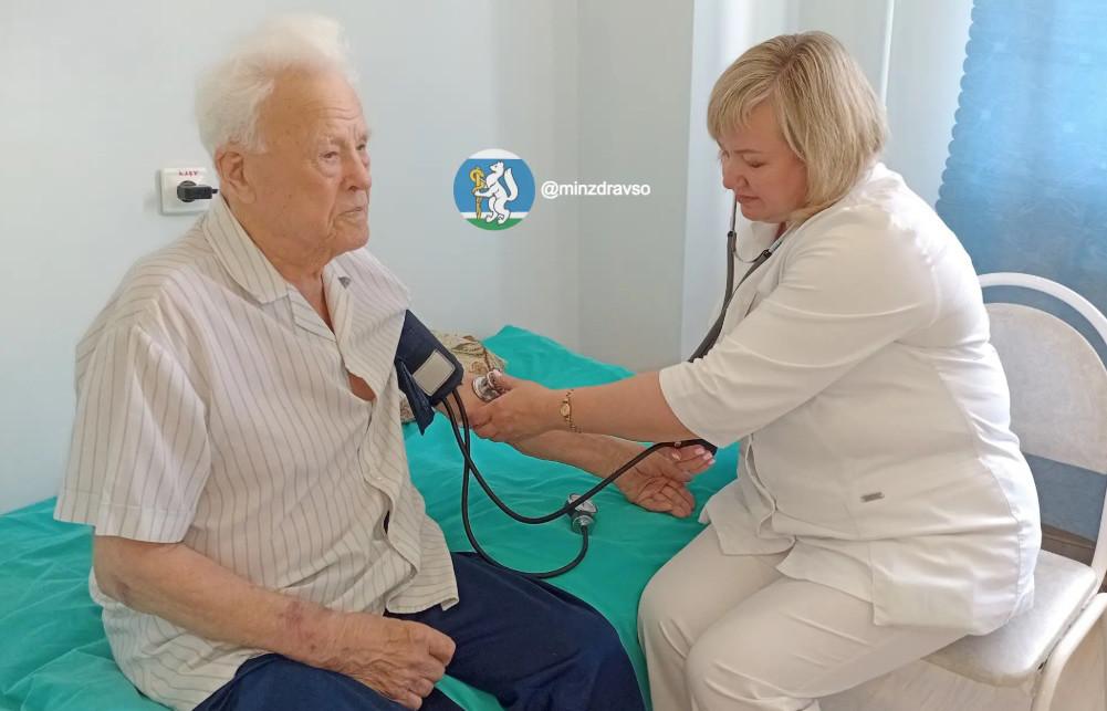 Свердловские врачи восстановили сердечный ритм у 98-летнего ветерана Великой Отечественной войны  - Фото 1