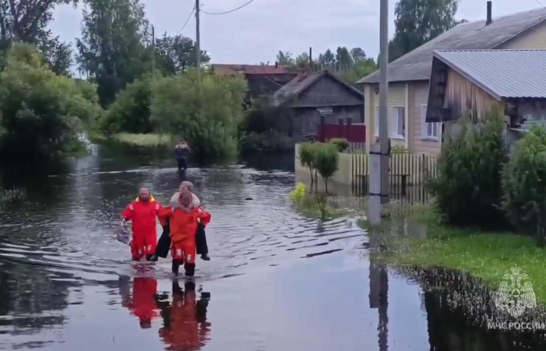 Все больше домов и участков освобождаются от воды в Свердловской области - Фото 1