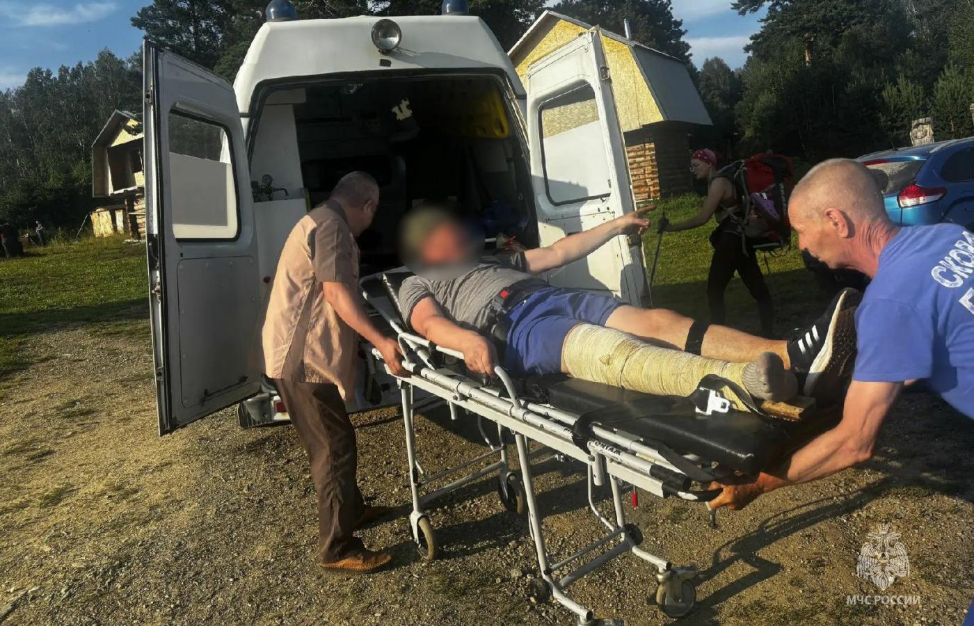  Мужчина упал в ущелье на Аракульских шиханах и получил травму ног - Фото 1