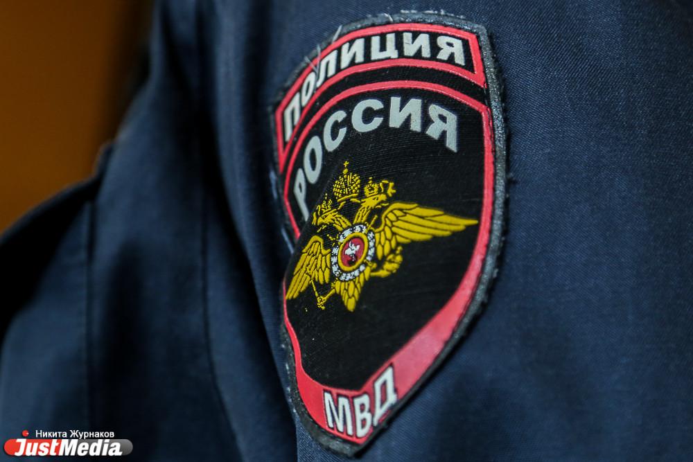Сутенеры заплатили полицейскому из Екатеринбурга почти миллион рублей и написали на него заявление - Фото 1