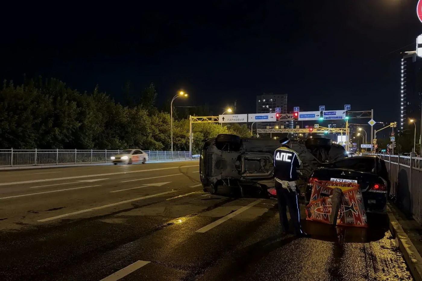 Дети пострадали в ДТП, которое утроил дрифтер на BMW в Екатеринбурге - Фото 1