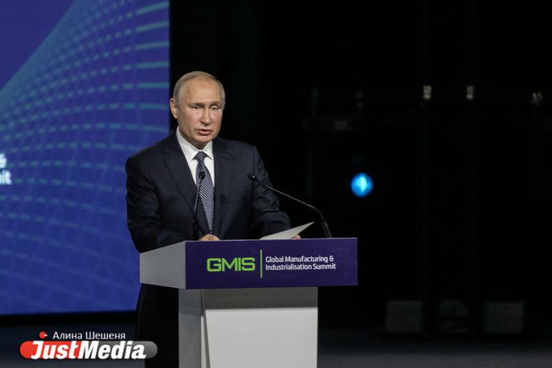 Владимир Путин назвал Екатеринбург одним из лидеров по развитию общественного транспорта - Фото 1