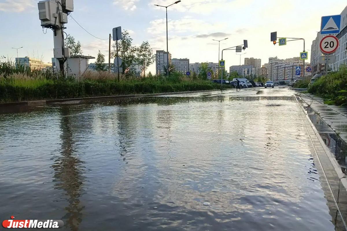 Строители затопили Солнечный район Екатеринбурга - Фото 1