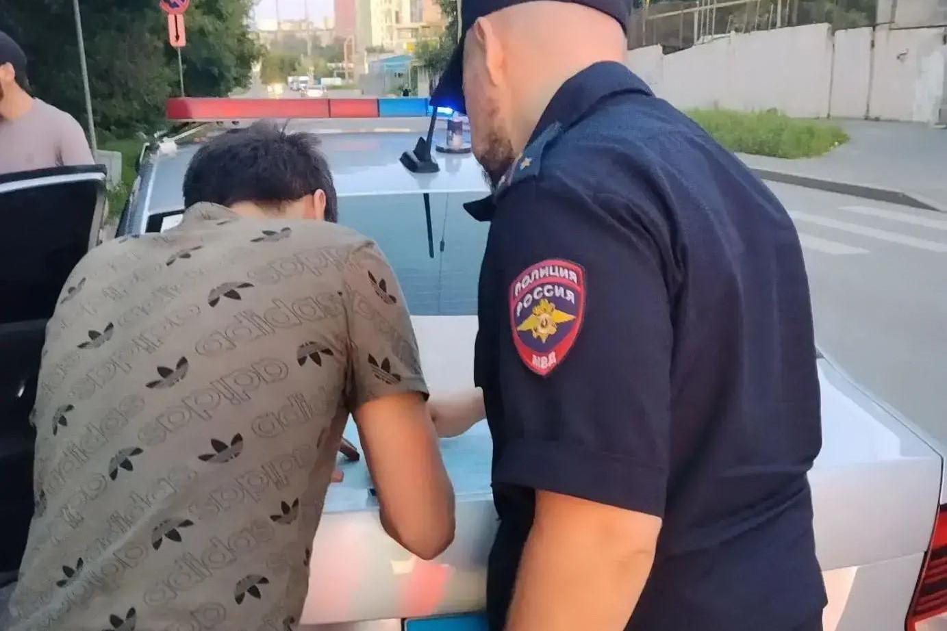 Полиция привлекла за несанкционированный митинг дальнобойщиков, танцевавших лезгинку в центре Екатеринбурга - Фото 1