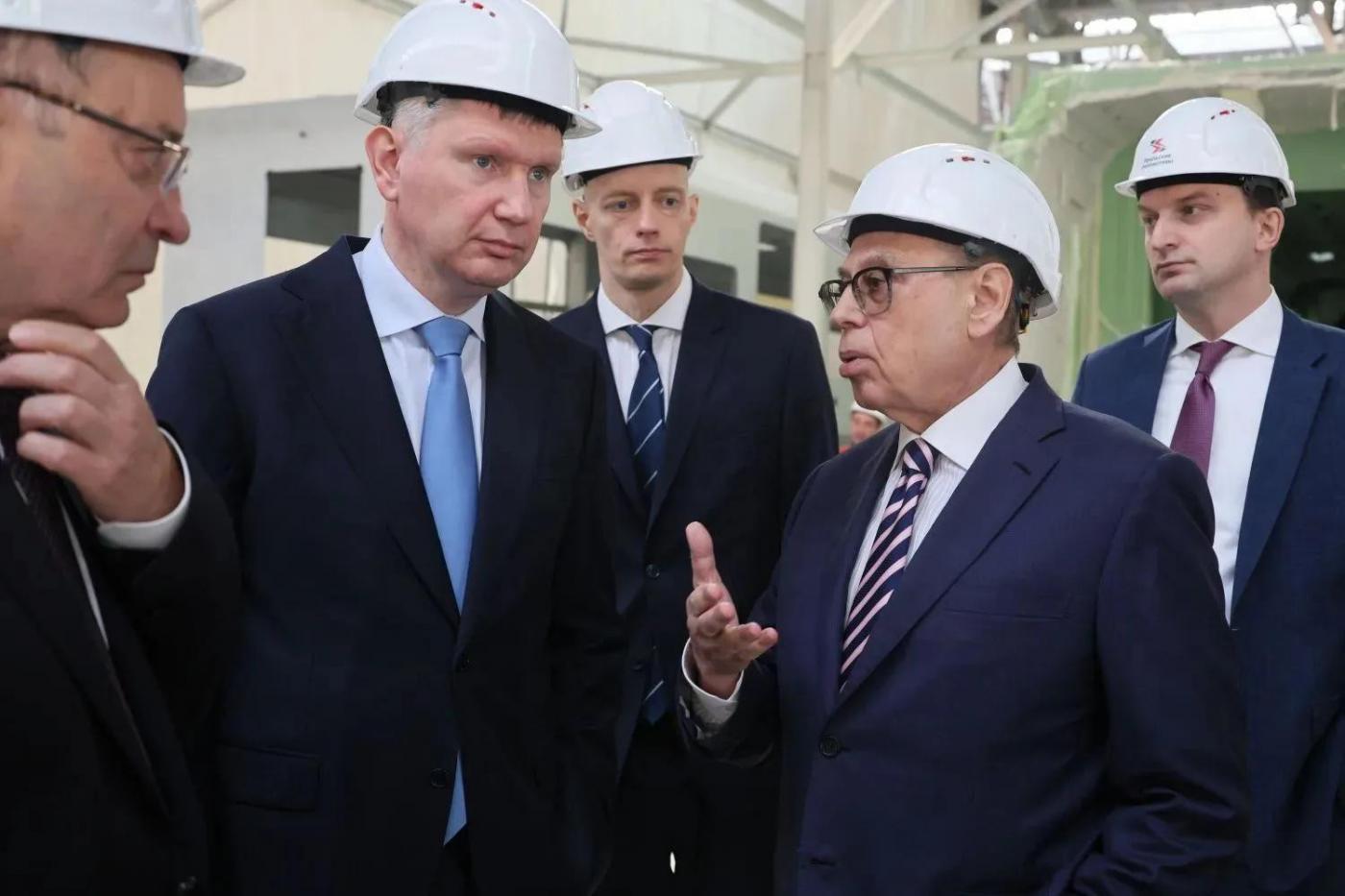 Глава Минэкономразвития Максим Решетников проинспектировал в Верхней Пышме работы над скоростным поездом для ВСМ - Фото 1