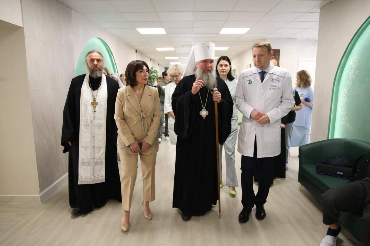 Владыка Евгений освятил новое отделение Свердловского онкодипансера - Фото 1