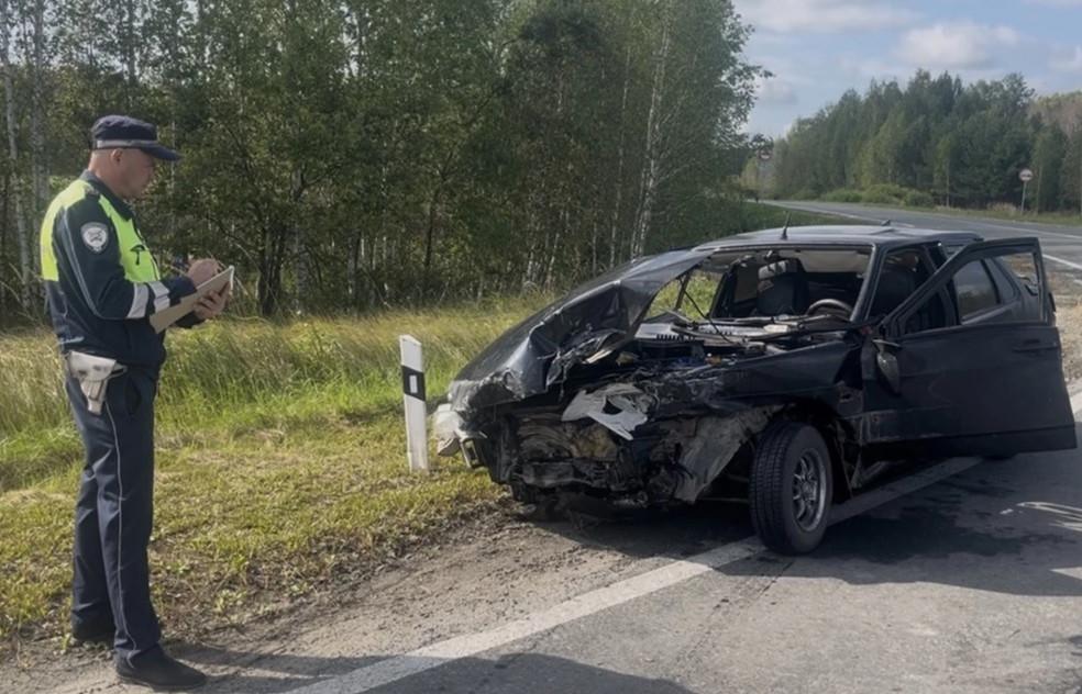Дедушка на ВАЗе столкнулся с «Киа» и попал в реанимацию в Свердловской области - Фото 1
