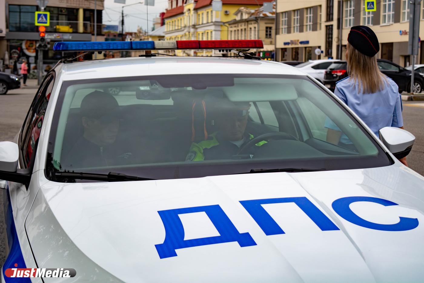 Водитель автобуса в Нижнем Тагиле выронил из салона маму с ребенком и поехал дальше - Фото 1