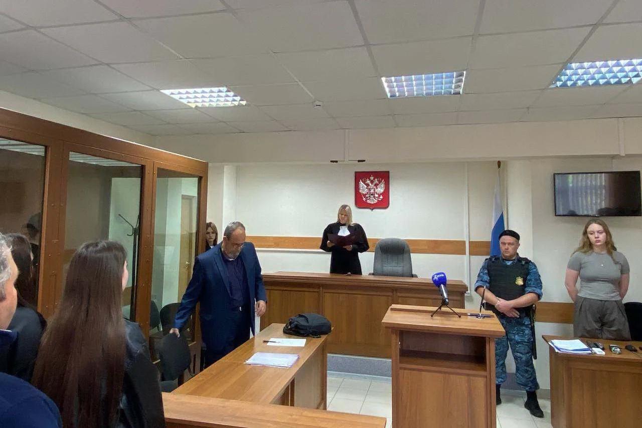 Облсуд оставил в силе меру пресечения угрожавшему детям пистолетом екатеринбуржцу - Фото 1