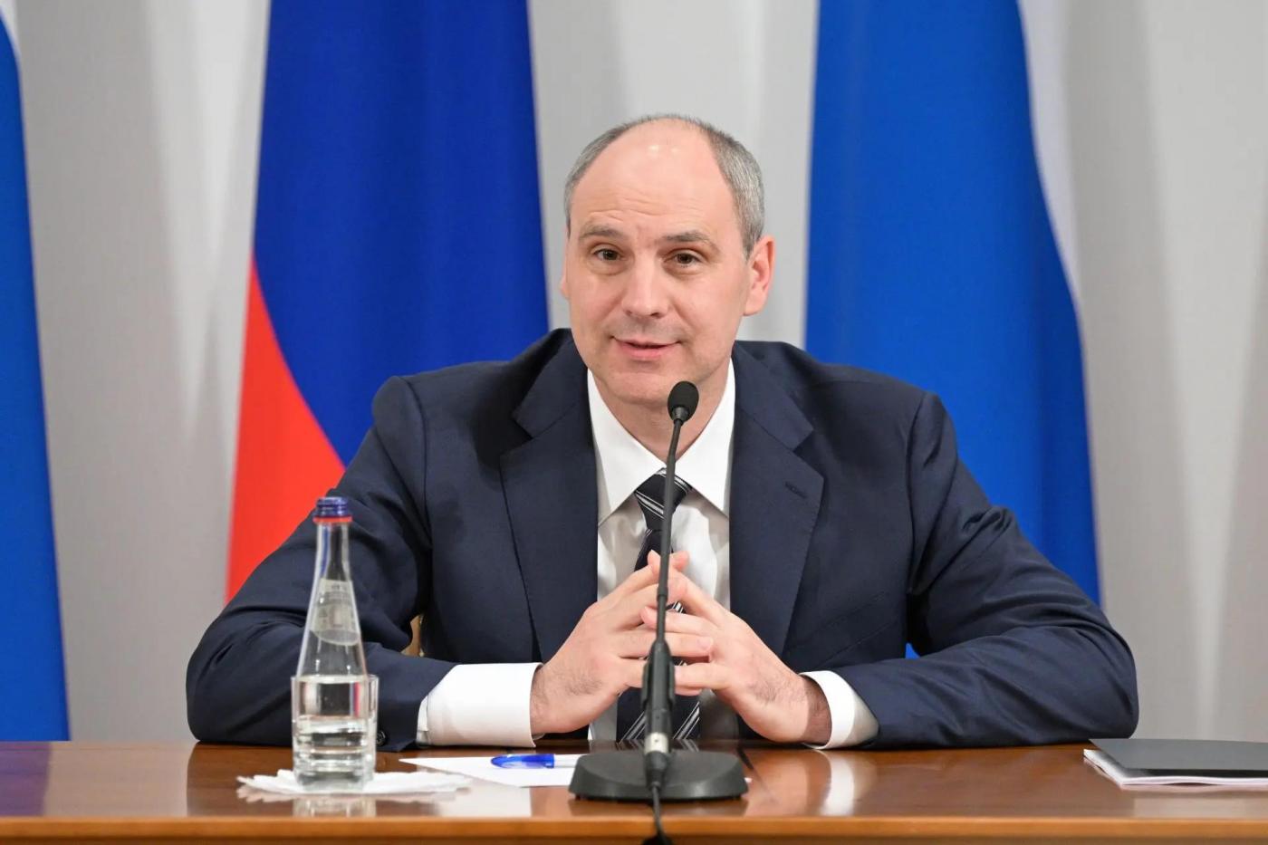 Денис Паслер рассказал, что ему пришлось «поднакрутить» фермеров, которые не спешат убирать урожай - Фото 1