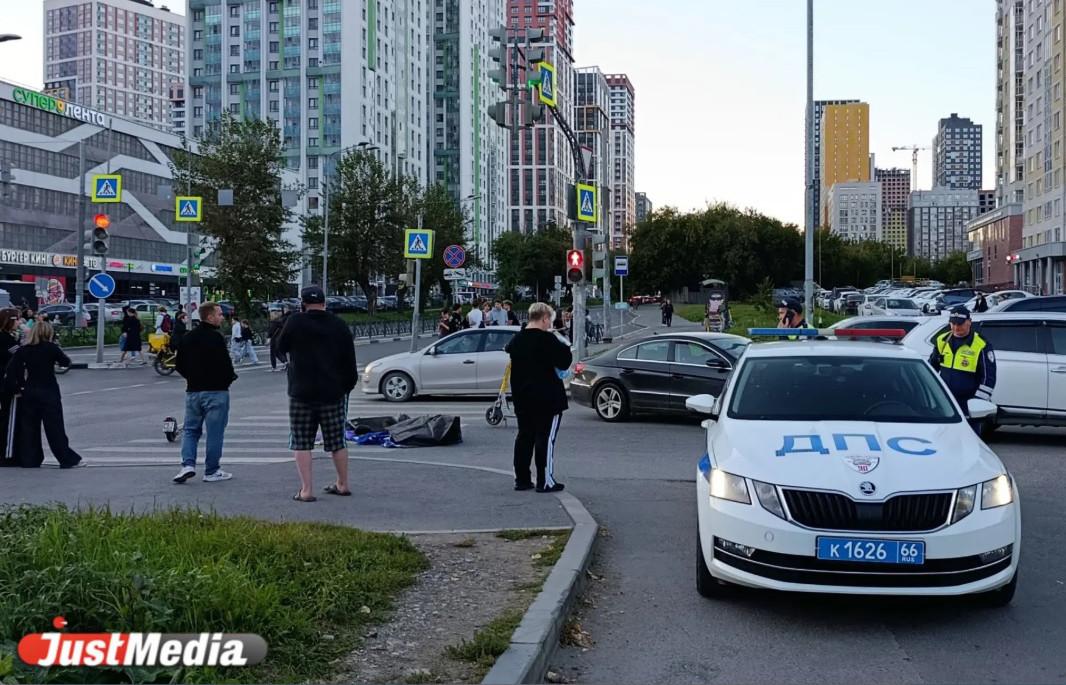 Водитель грузовика насмерть сбил 81-летнюю бабушку на электросамокате в Екатеринбурге - Фото 1