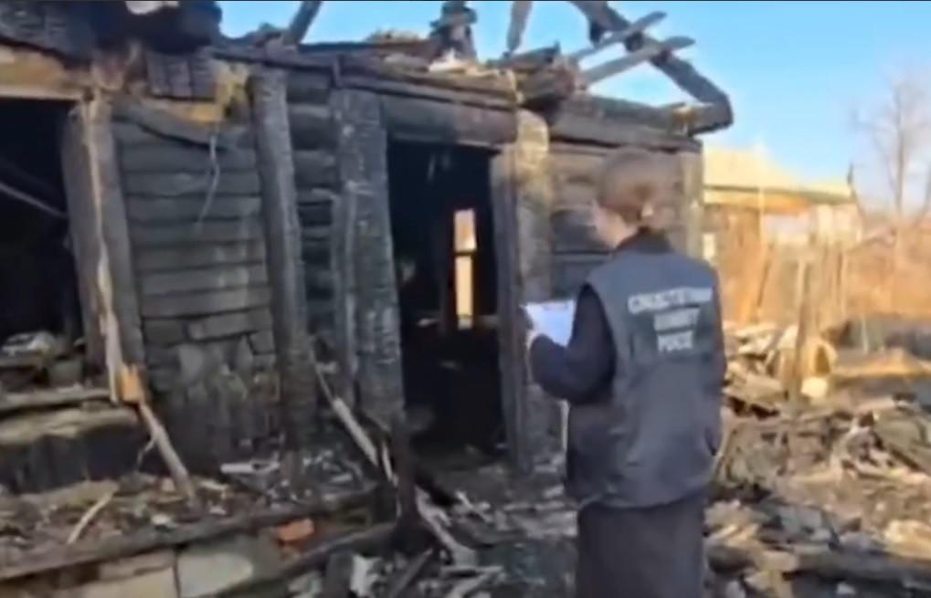 Будут судить женщину, которая сожгла дом бывшего и убила человека в Челябинской области - Фото 1