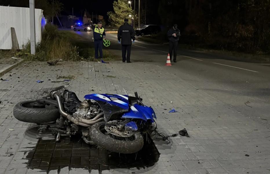 Бесправный водитель мотоцикла погубил своего друга в ДТП в Туринске - Фото 1
