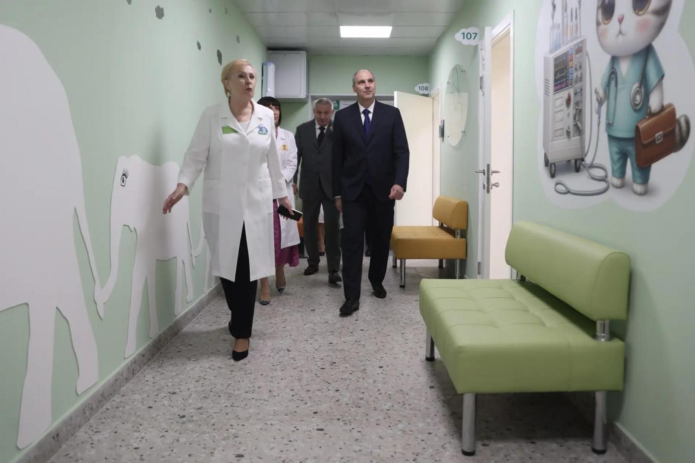 Денис Паслер проинспектировал капитально отремонтированную поликлинику - Фото 1