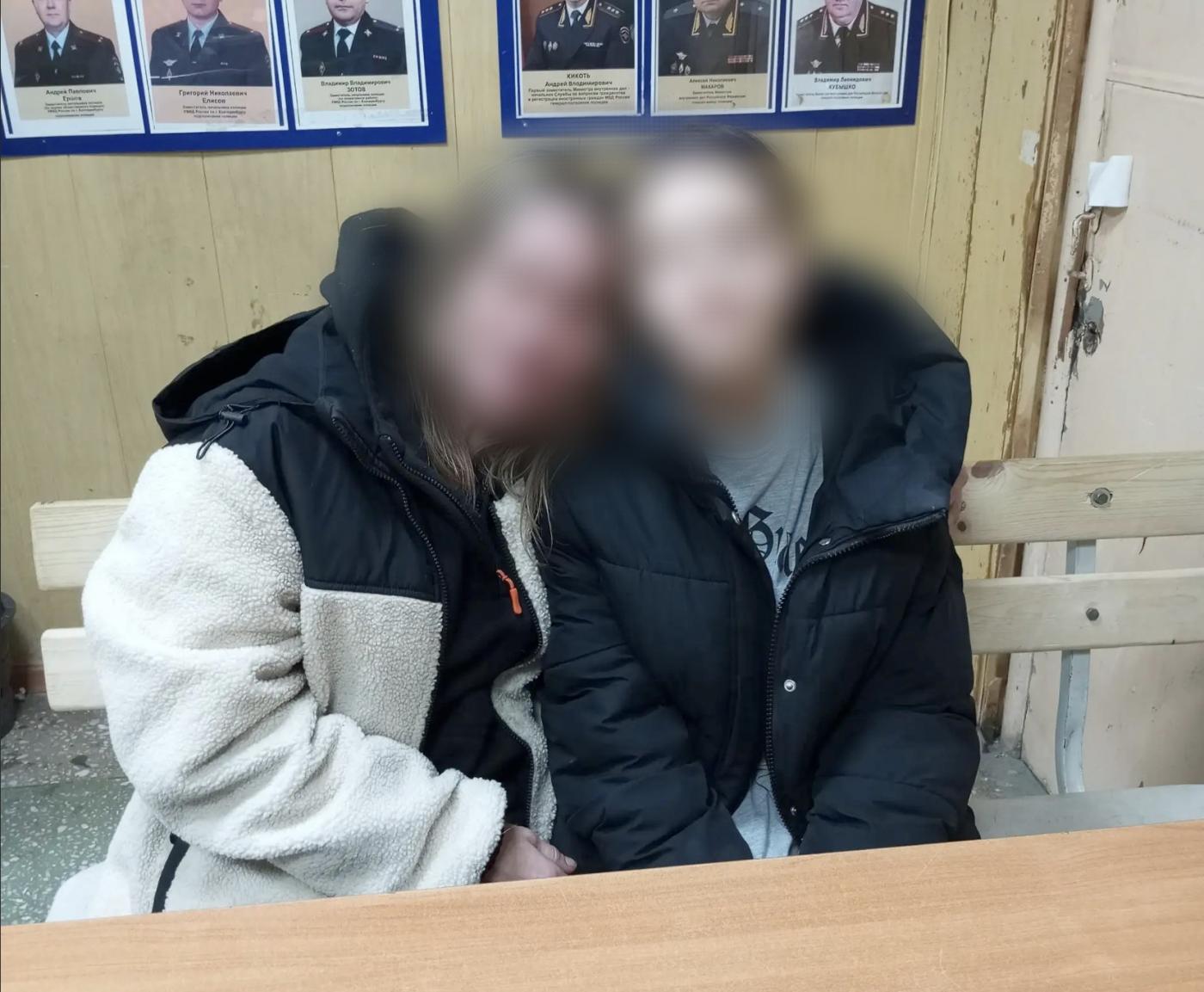 13-летняя девочка жила одна в Екатеринбурге, пока ее мать гуляла с любовником - Фото 1