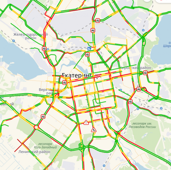 Екатеринбург погряз в пробках после обильного снегопада - Фото 2
