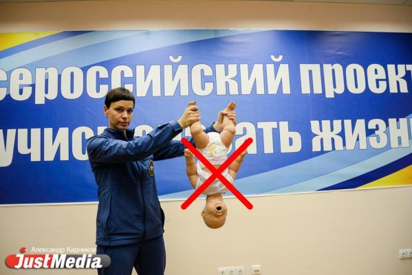 «Не надо уговаривать не кричать от боли и бить по лицу». Учимся с JustMedia.ru оказывать первую помощь пострадавшим - Фото 28