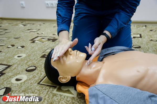 «Не надо уговаривать не кричать от боли и бить по лицу». Учимся с JustMedia.ru оказывать первую помощь пострадавшим - Фото 7
