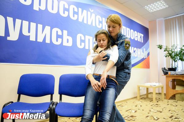 «Не надо уговаривать не кричать от боли и бить по лицу». Учимся с JustMedia.ru оказывать первую помощь пострадавшим - Фото 15