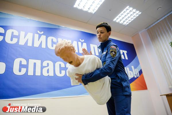 «Не надо уговаривать не кричать от боли и бить по лицу». Учимся с JustMedia.ru оказывать первую помощь пострадавшим - Фото 25