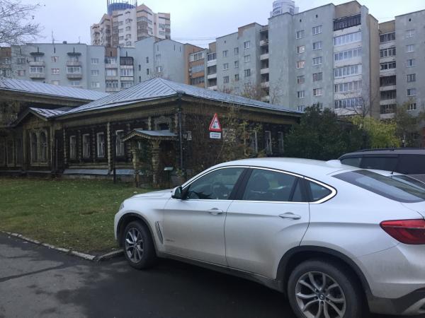 В Екатеринбурге на улице Сакко и Ванцетти появился необычный дорожный знак - Фото 2