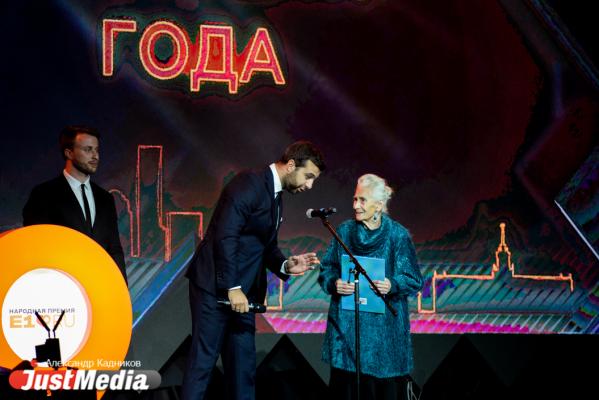 Несколько тысяч свердловских VIP-ов и тонкий троллинг от Урганта. РЕПОРТАЖ с «Народной премии». ФОТО - Фото 14