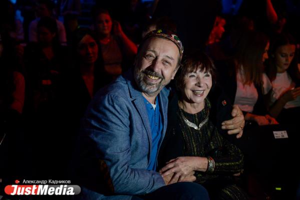 Несколько тысяч свердловских VIP-ов и тонкий троллинг от Урганта. РЕПОРТАЖ с «Народной премии». ФОТО - Фото 5