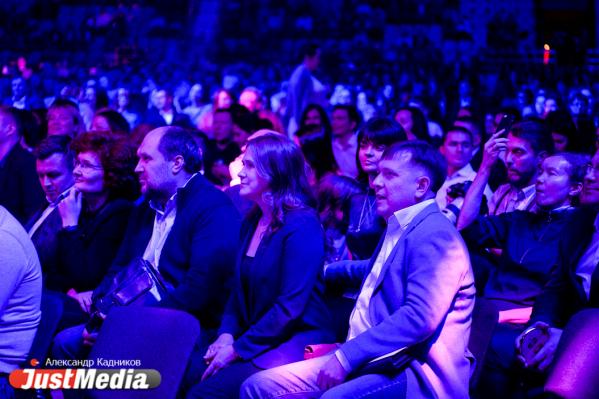 Несколько тысяч свердловских VIP-ов и тонкий троллинг от Урганта. РЕПОРТАЖ с «Народной премии». ФОТО - Фото 17