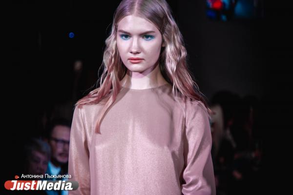 «Комфортная одежда – зло». Московский дизайнер Игорь Чапурин закрыл неделю моды в Екатеринбурге - Фото 6