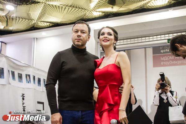 «Комфортная одежда – зло». Московский дизайнер Игорь Чапурин закрыл неделю моды в Екатеринбурге - Фото 9