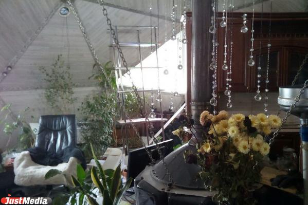 Полусферу, которую начали демонтировать с набережной Городского пруда, использовали как жилой дом - Фото 5