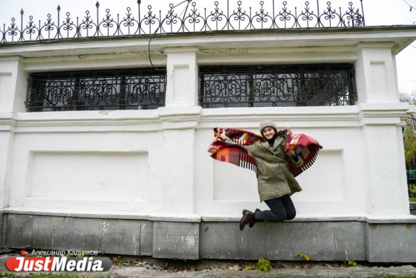 София Колодкина, журналист: «Именно осенью мне приходится доставать из шкафа большой шарф». В Екатеринбурге +11. ФОТО, ВИДЕО - Фото 4