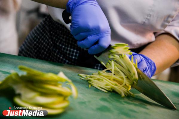 Вафли с икрой, печенье от Наины Ельциной и земляничный чай. JustMedia.ru предлагает альтернативные рецепты борьбы с осенней хандрой. ФОТО - Фото 4