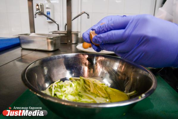 Вафли с икрой, печенье от Наины Ельциной и земляничный чай. JustMedia.ru предлагает альтернативные рецепты борьбы с осенней хандрой. ФОТО - Фото 5