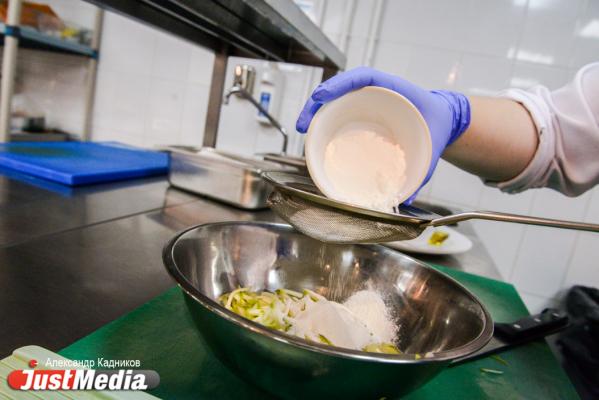 Вафли с икрой, печенье от Наины Ельциной и земляничный чай. JustMedia.ru предлагает альтернативные рецепты борьбы с осенней хандрой. ФОТО - Фото 6