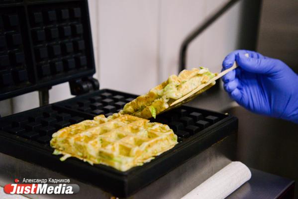 Вафли с икрой, печенье от Наины Ельциной и земляничный чай. JustMedia.ru предлагает альтернативные рецепты борьбы с осенней хандрой. ФОТО - Фото 10