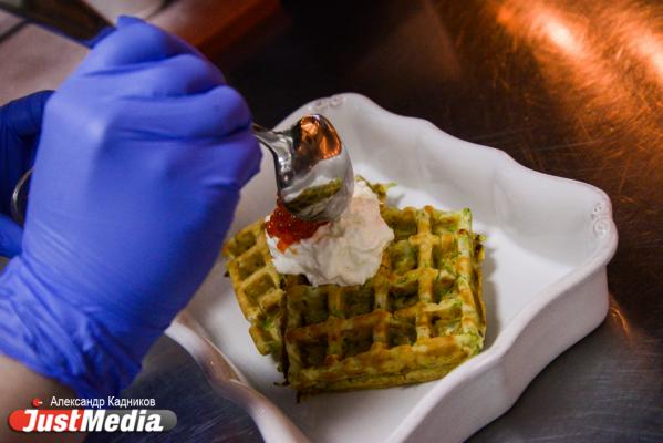Вафли с икрой, печенье от Наины Ельциной и земляничный чай. JustMedia.ru предлагает альтернативные рецепты борьбы с осенней хандрой. ФОТО - Фото 11