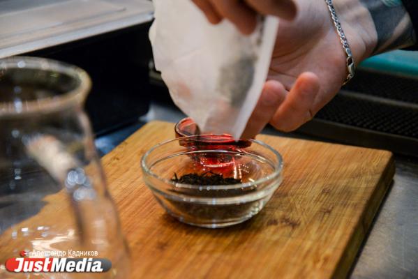 Вафли с икрой, печенье от Наины Ельциной и земляничный чай. JustMedia.ru предлагает альтернативные рецепты борьбы с осенней хандрой. ФОТО - Фото 24